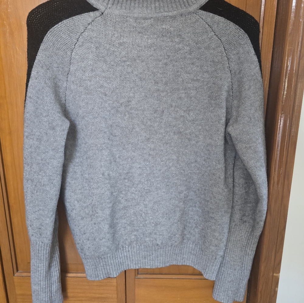 Gray Star Sweater - Picture 3 of 5